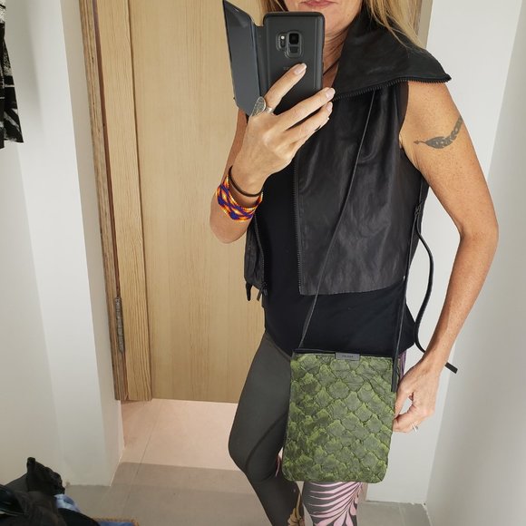 Studio b3 Vest Pleatherette Hip high collar + cropped Cell phone pocket - Picture 5 of 8